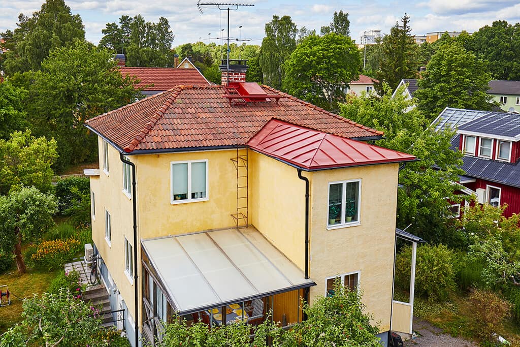 Takomläggning med återanvända takpannor