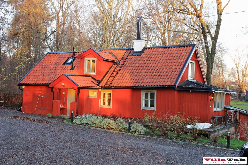 Röd villa på kaknäsvägen